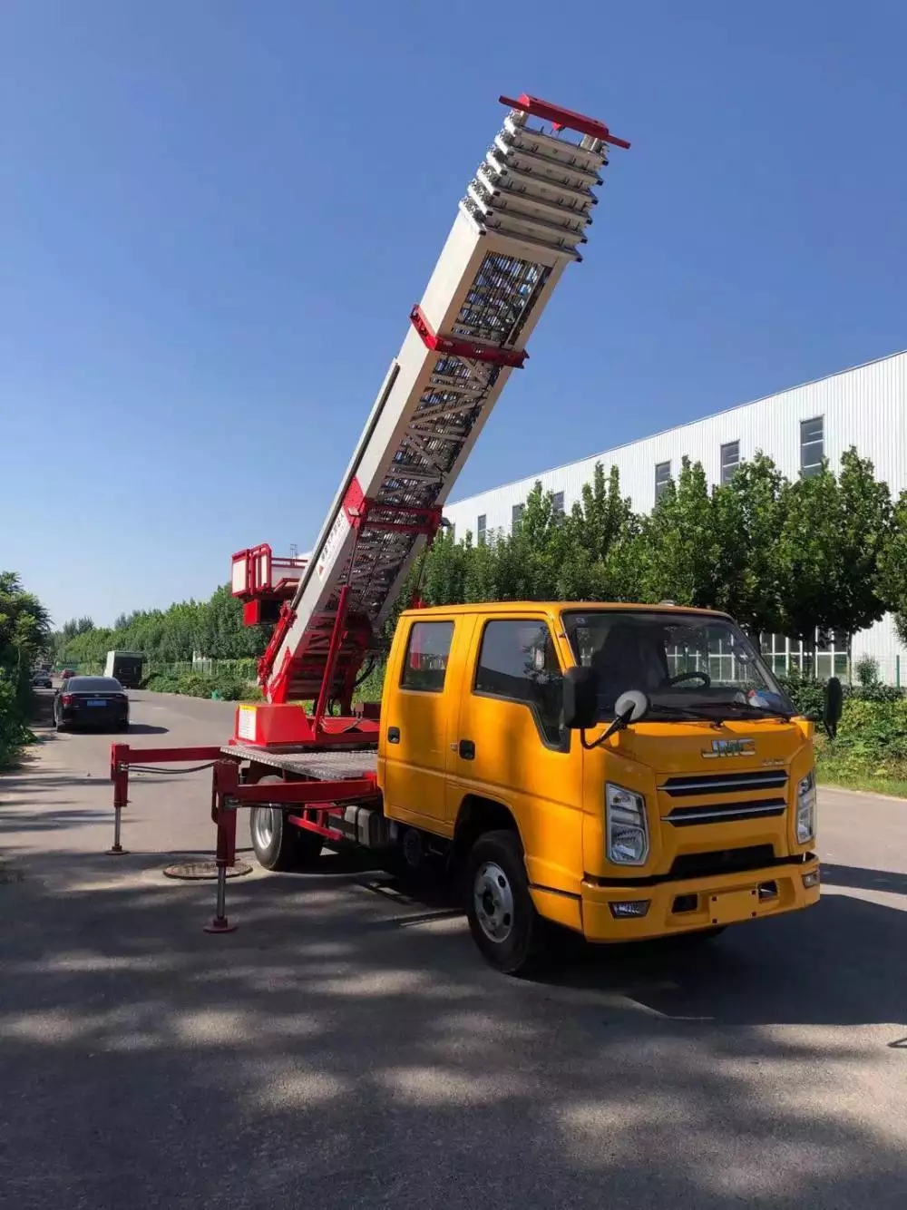 蔚县附近的云梯车出租服务：轻松解决高空作业需求